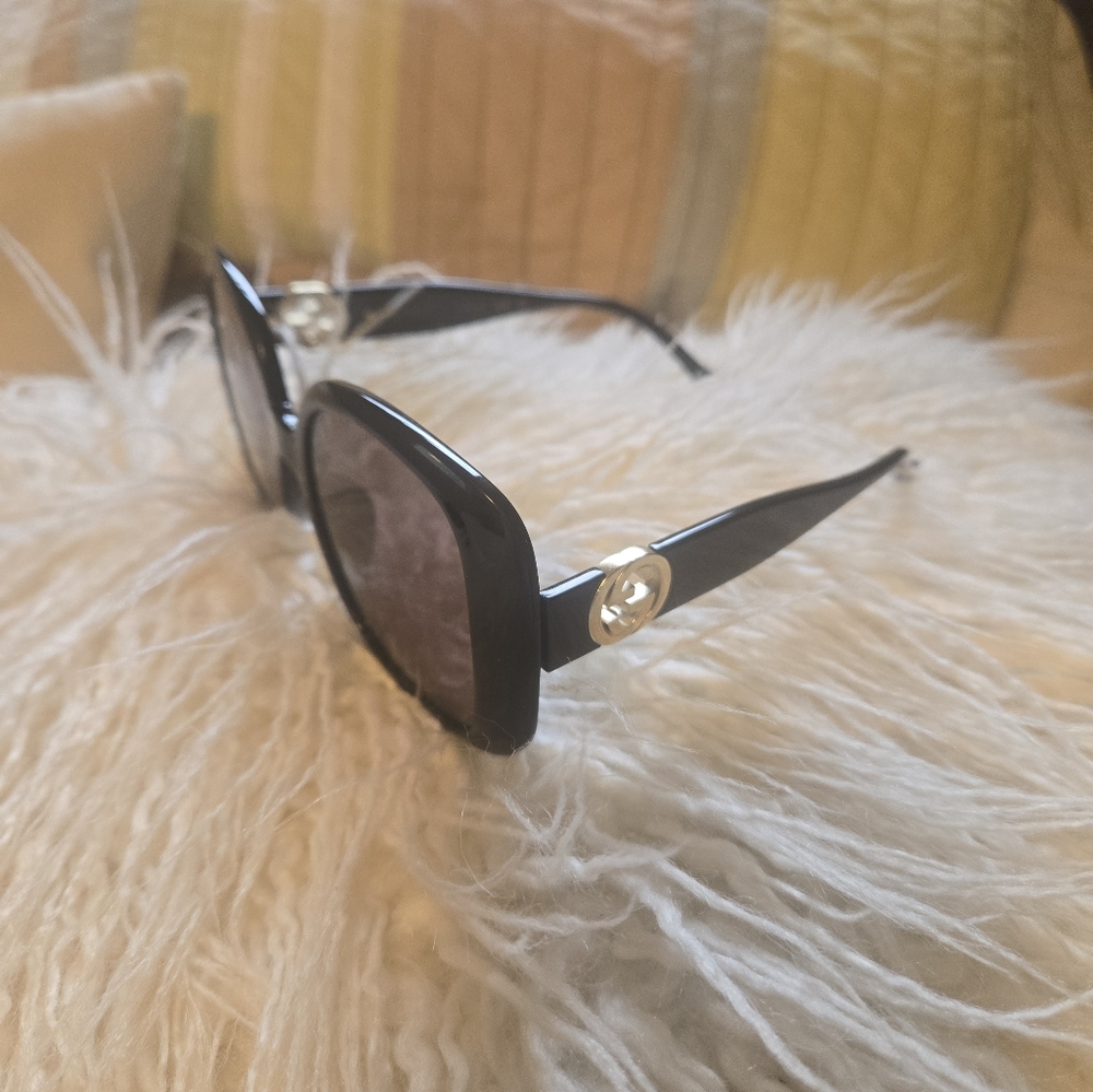 Gucci Black Oversized Sunglasses